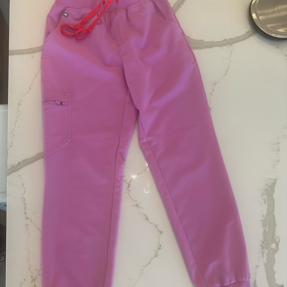 Figs Women's Jogger Pants in Pink Cloud